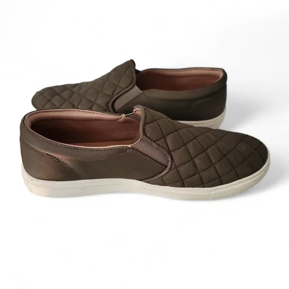 A New Day Quilted Slip Ons - Picture 5 of 5